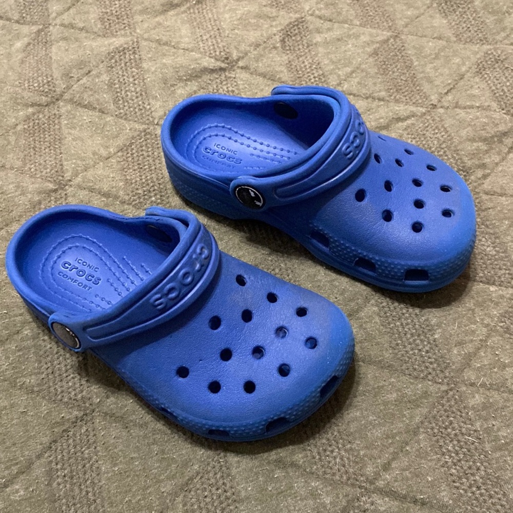 Toddler Blue Crocs Size 8
